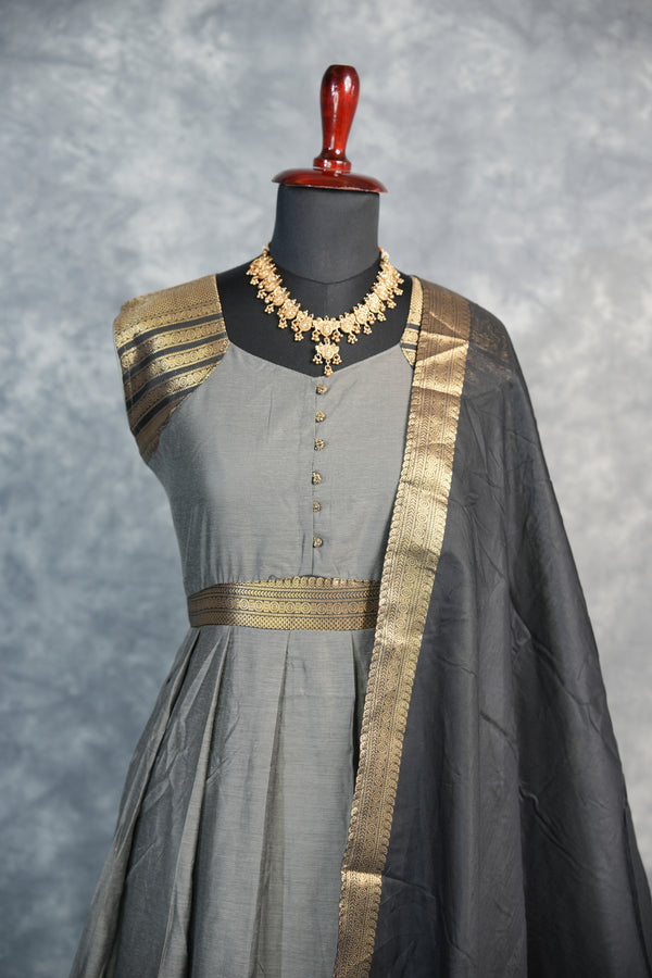 Dark Grey Cotton Maxi Set – A sleek and comfortable maxi set crafted from soft cotton fabric. Designed in a rich dark grey tone, it offers a relaxed fit with an elegant, effortless look perfect for everyday wear.